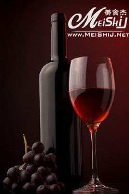 法國人虔誠釀制葡萄酒